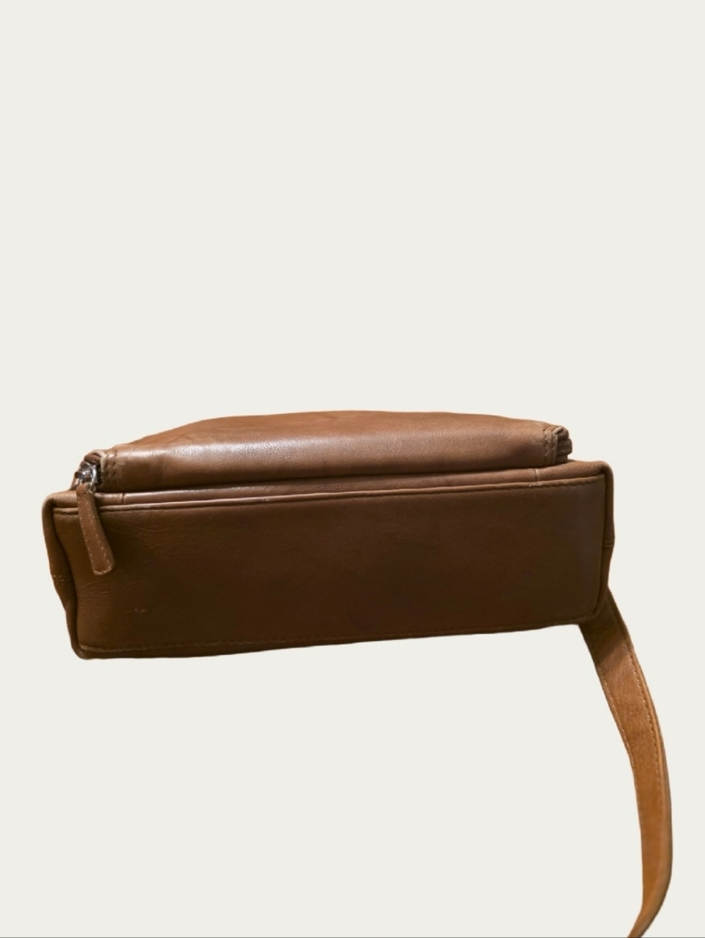 ili New York, East-West Leather Crossbody, Organizer Bag - Picture 10 of 16